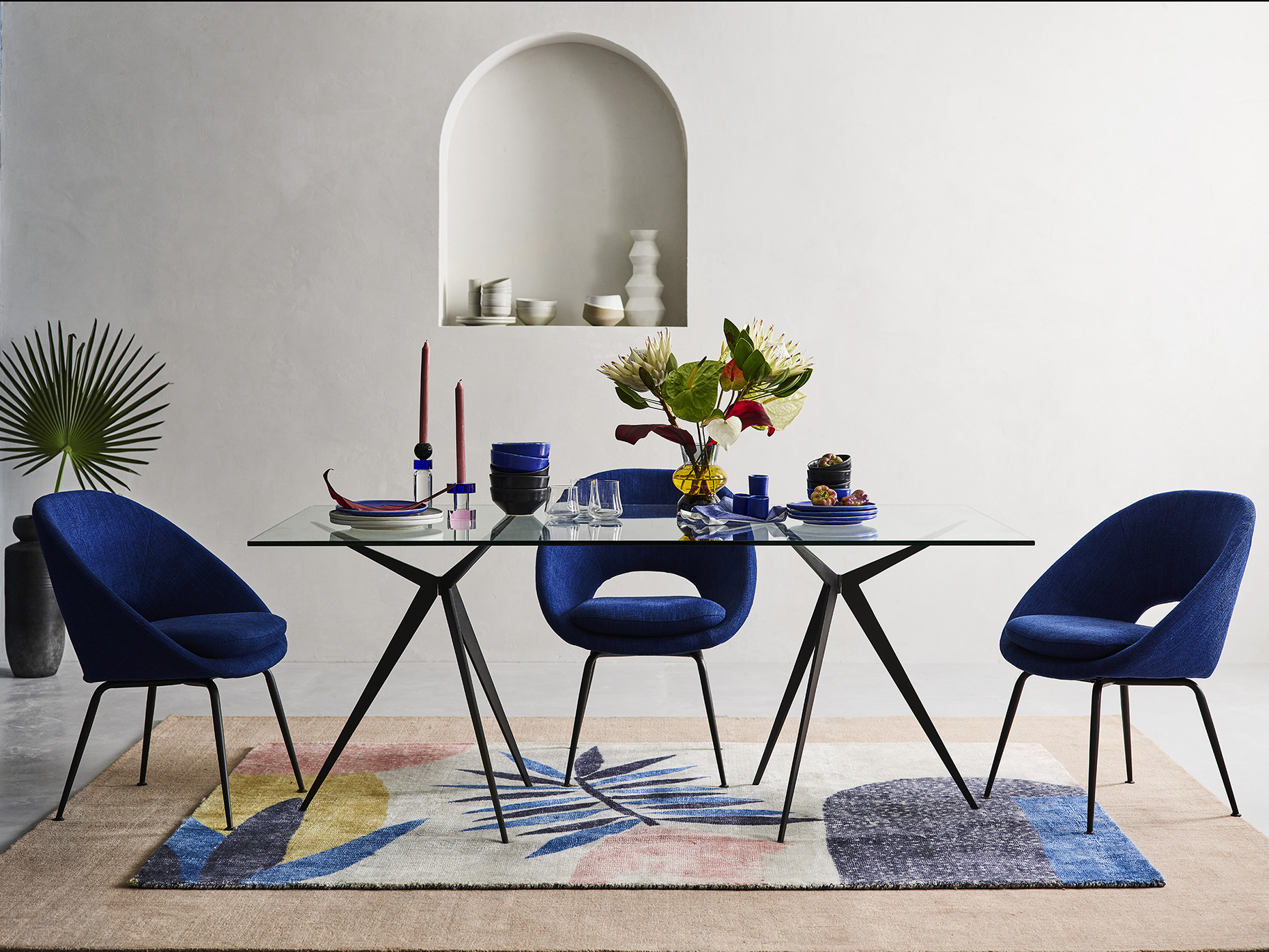 d4-homepage-statement-dining-table-sp19_7734